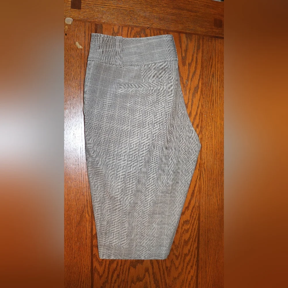 Michael Kors Shorts - Picture 5 of 7